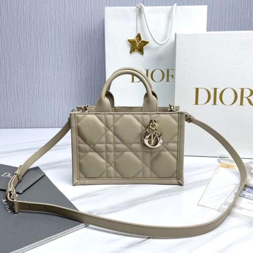 ديور Book Tote مقاس 21 cm