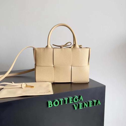 بوتيقا Arco Tote مقاس 25cm