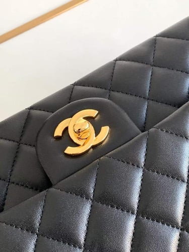 شانيل كلاسك جلد لامب لذر هارد وير ذهبي مقاس 25cm