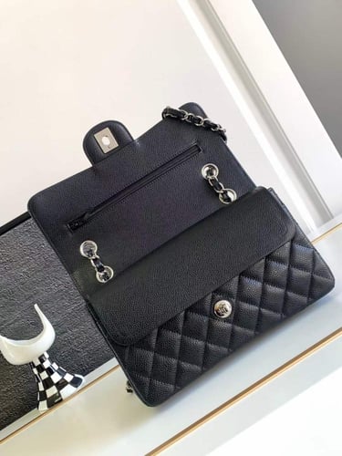 CHANEL كلاسك جلد كافيار هارد وير فضي مقاس 23cm