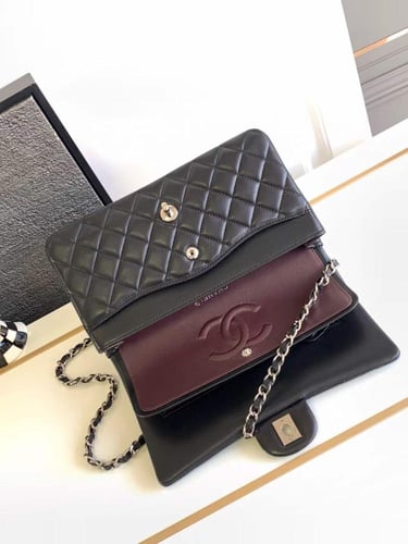 CHANEL كلاسك جلد لامب لذر هارد وير فضي مقاس 25cm