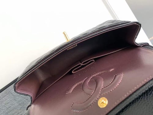 شانيل كلاسك جلد كافيار هارد وير ذهبي مقاس 23cm