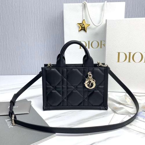ديور Book Tote مقاس 21 cm