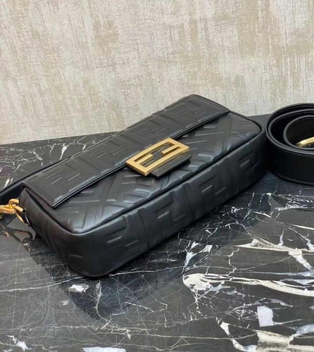 فندي Baguette مقاس 27cm