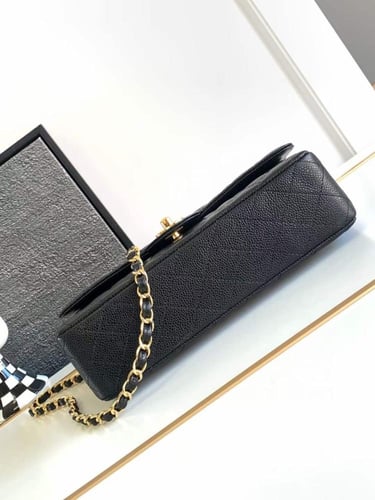 شانيل كلاسك جلد كافيار هارد وير ذهبي مقاس 25cm