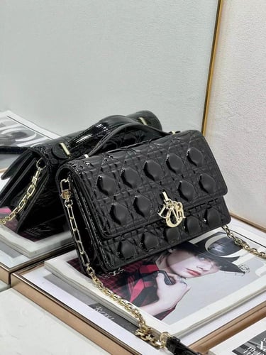 ديور ليدي كلاتش مقاس cm24