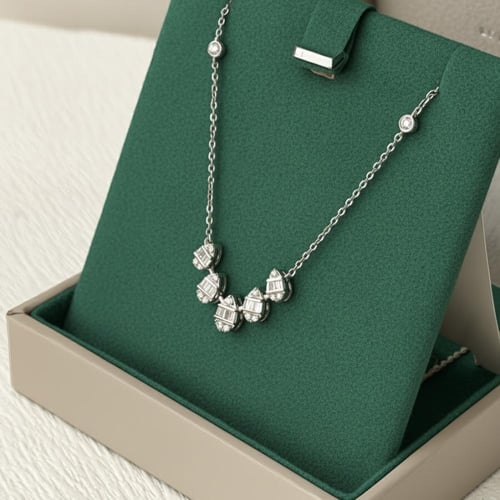 عقد الماس ناعم تصميم دمعة تجميع بوزن 0.24 قيراط