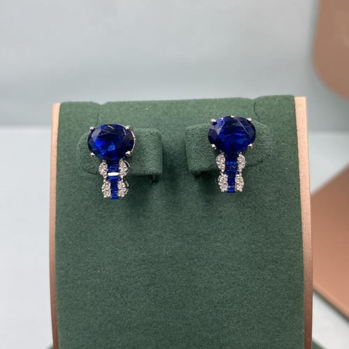 حلق الماس ناعم على حجر الزفير