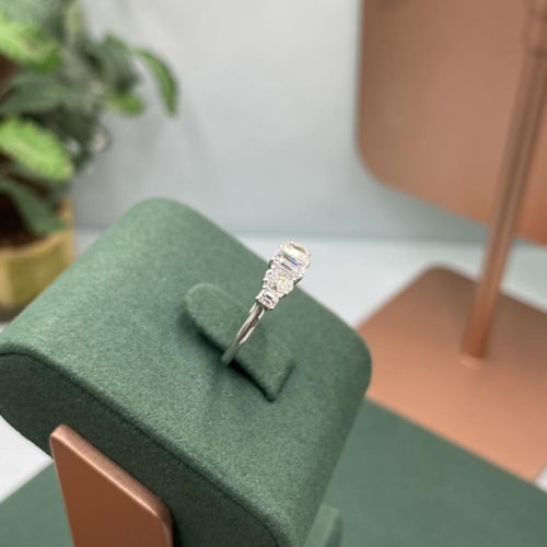 خاتم الماس سوليتير تصميم ملاكايت عصري