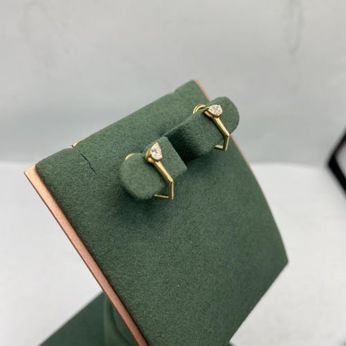 حلق الماس ناعم تصميم حديث بوزن 0.20 قيراط