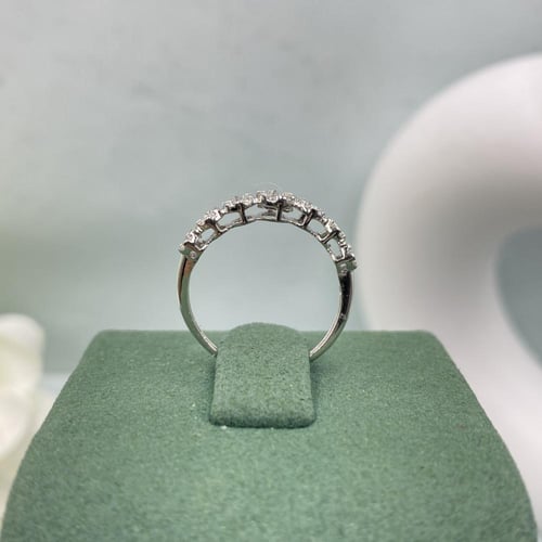 خاتم الماس بلمسه عصريه بوزن 0.28 قيراط