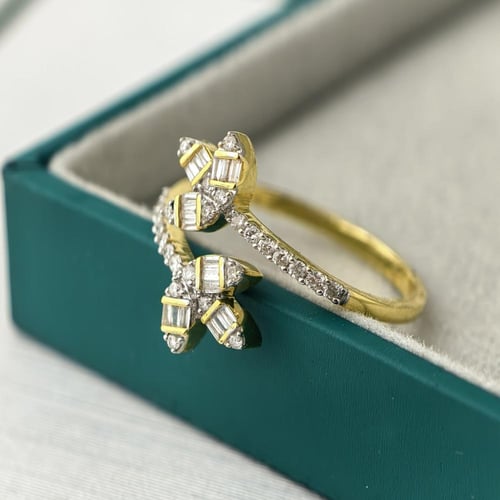 خاتم الماس مفتوح فاخر بتصميم ورقي مزدوج