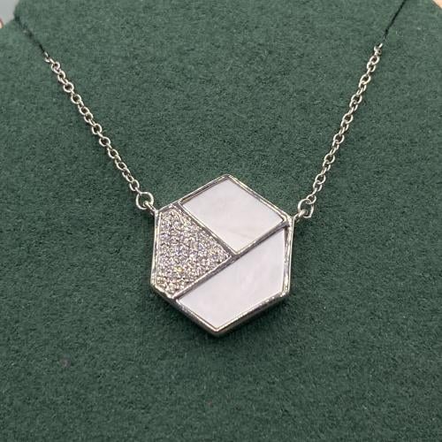 تعليقه الماس ناعمه بوزن 0.09 قيراط مناسبه للاهداء...