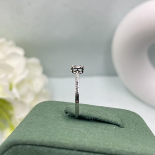 خاتم الماس بلمسه عصريه بوزن 0.07 قيراط