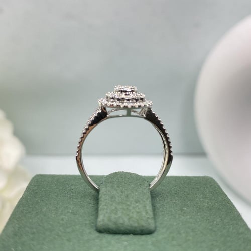 خاتم الماس بلمسه عصريه بوزن 0.59 قيراط