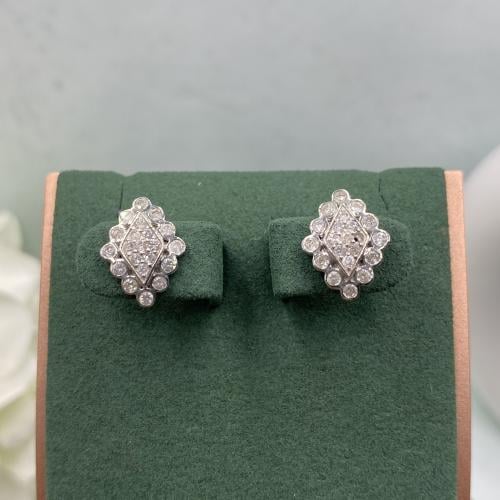 حلق الماس تصميم كلاسيكي بوزن 0.71 قيراط