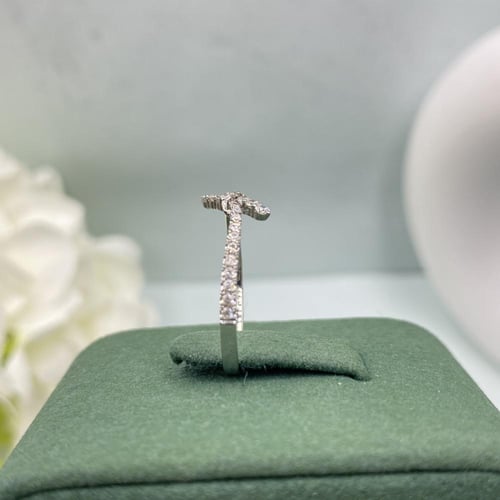 خاتم الماس بلمسه عصريه بوزن 0.30 قيراط