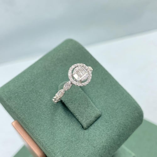 خاتم الماس بلمسه عصريه بوزن 0.50 قيراط