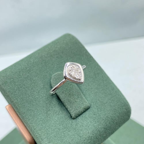 خاتم الماس بلمسه عصريه بوزن 0.12 قيراط