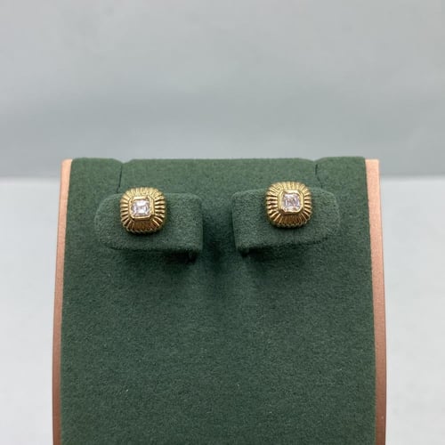 حلق الماس بتصميم عصري حديث من ملاكايت بوزن 0.26 قي...