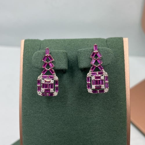 حلق الماس على حجر ملون روبي