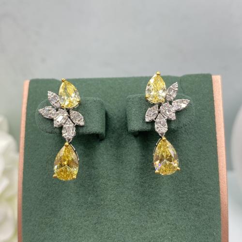 حلق الماس فانسي تصميم عصري بوزن 0.47 قيراط