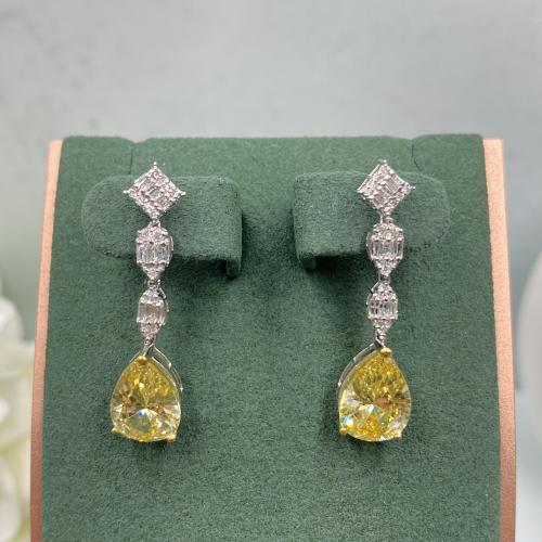 حلق الماس فانسي تصميم حديث بوزن 0.39 قيراط