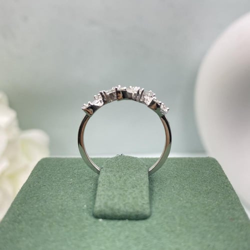 خاتم الماس بلمسه عصريه بوزن 0.12 قيراط