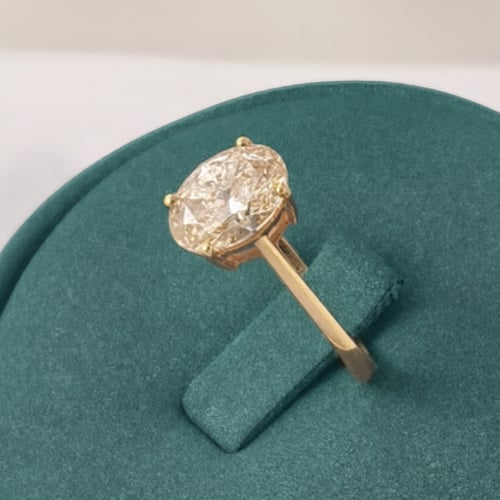 خاتم الماس سوليتير بيضاوي ( اوفال ) بوزن 2.01 قيرا...