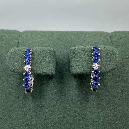 حلق الماس ناعم على حجر ملون ازرق