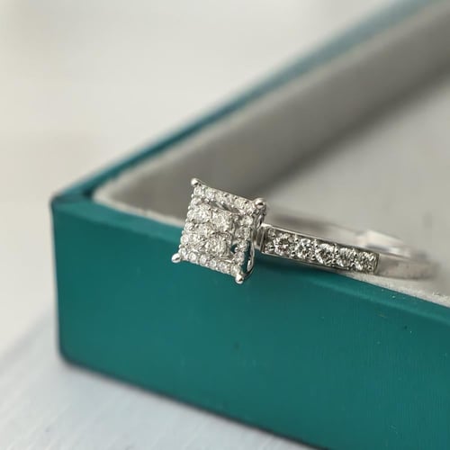 خاتم الماس فاخر بتصميم كلاستر مربع