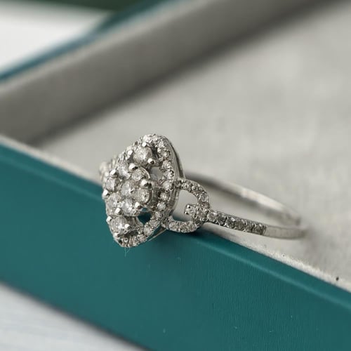 خاتم الماس بيضاوي كلاسيكي