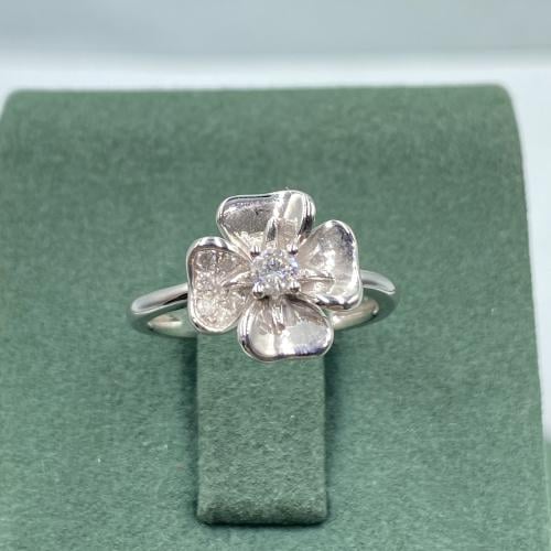 خاتم الماس بلمسه عصريه بوزن 0.17 قيراط