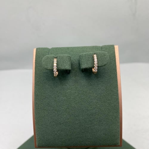 حلق الماس ناعم تصميم حديث بوزن 0.20 قيراط