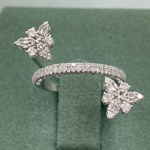 خاتم الماس بلمسه عصريه بوزن 0.58 قيراط
