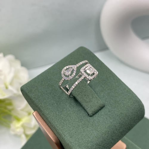 خاتم الماس بلمسه عصريه بوزن 0.44 قيراط