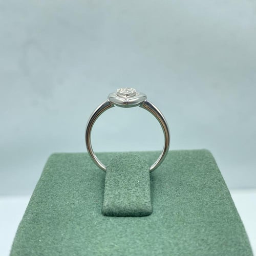 خاتم الماس بلمسه عصريه بوزن 0.12 قيراط