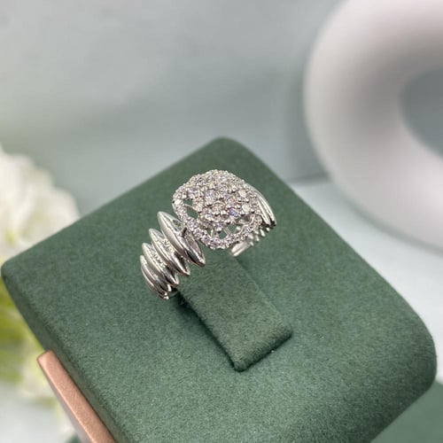 خاتم الماس بلمسه عصريه بوزن 0.50 قيراط