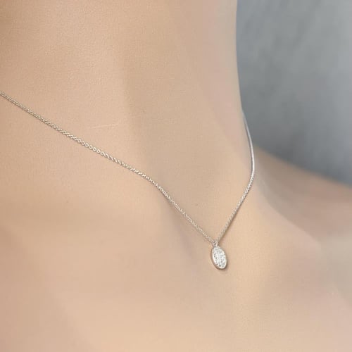 تعليقة الماس سلسلة ناعمة على شكل بيضاوي عصري بوزن...