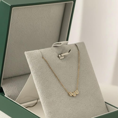 تعليقة الماس سلسلة ناعم تصميم ثلاثي بوزن 0.12 قيرا...