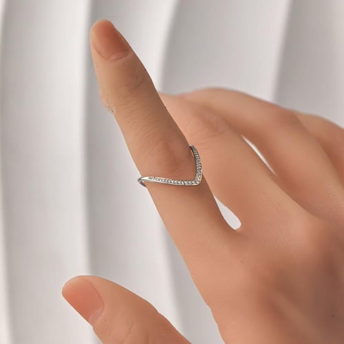 خاتم الماس تصميم V مرصع