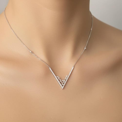 عقد الماس ناعم تصميم حرف V بقطع باجيت بوزن 0.36 قي...