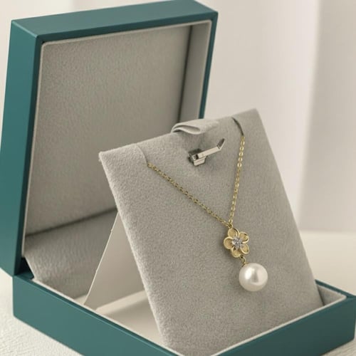 عقد لؤلؤ و الماس تصميم زهرة ناعم بوزن 0.070 قيراط