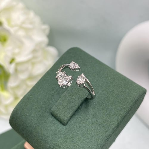 خاتم الماس بلمسه عصريه بوزن 0.15 قيراط