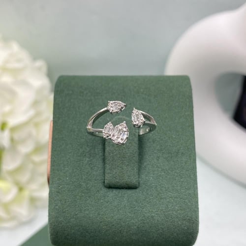 خاتم الماس بلمسه عصريه بوزن 0.15 قيراط