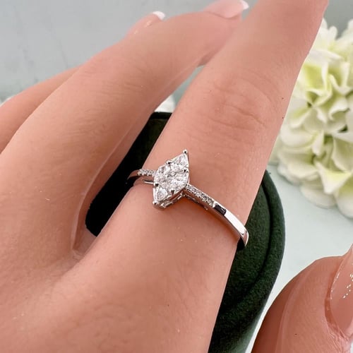 خاتم ألماس ماركيز أنيق بالذهب الأبيض لإطلالة فاخرة