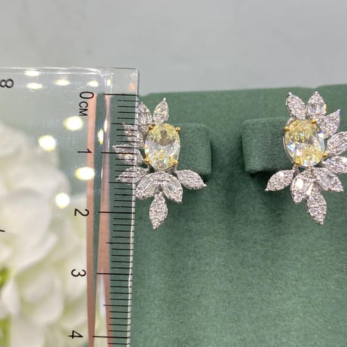 حلق الماس فانسي تصميم حديث بوزن 0.88 قيراط