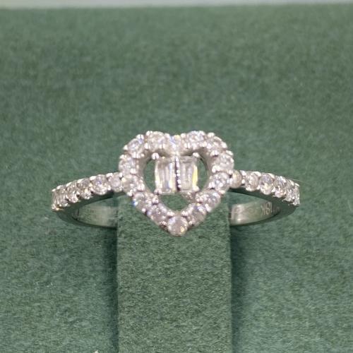 خاتم الماس بلمسه عصريه بوزن 0.47 قيراط