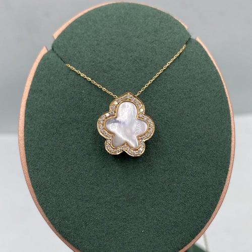 تعليقه الماس ناعمه بوزن 0.20 قيراط مناسبه للاهداء...