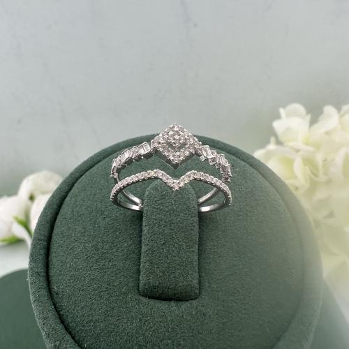 خاتم ألماس هندسي ذهب أبيض بفصوص باغيت ودائرية